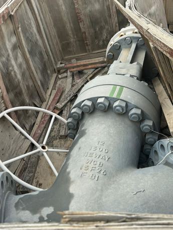 Large bore gate valve